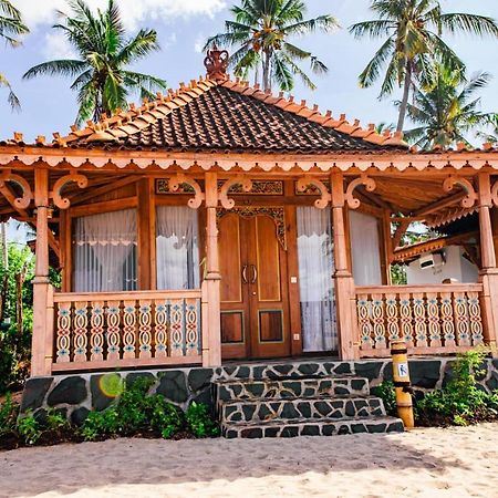 Blue Harbor Beachfront Villas & Resto Toyapakeh Exterior photo