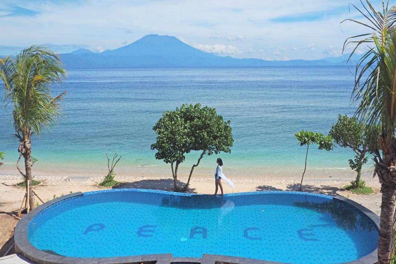 Blue Harbor Beachfront Villas & Resto Toyapakeh Exterior photo