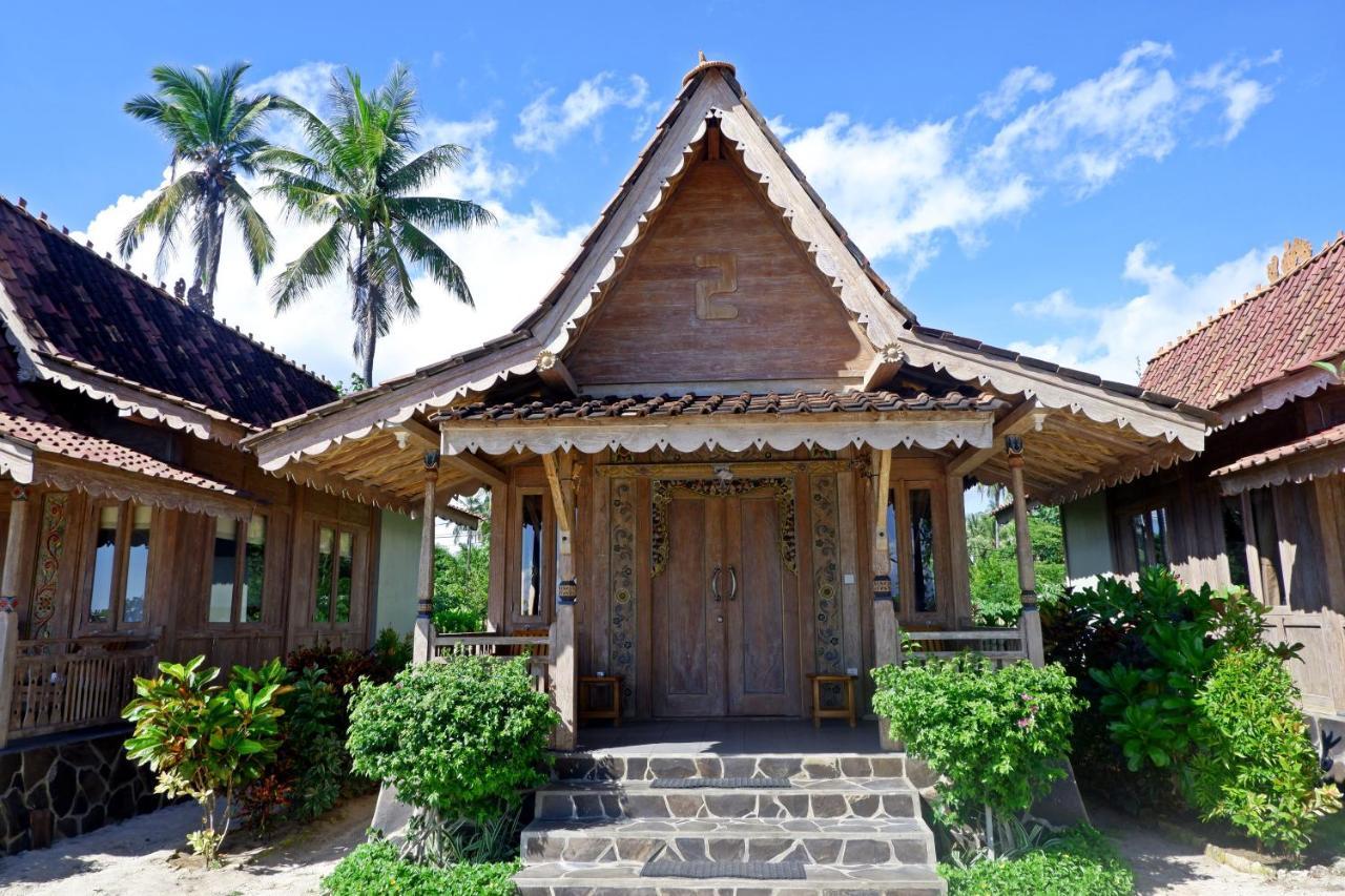 Blue Harbor Beachfront Villas & Resto Toyapakeh Exterior photo