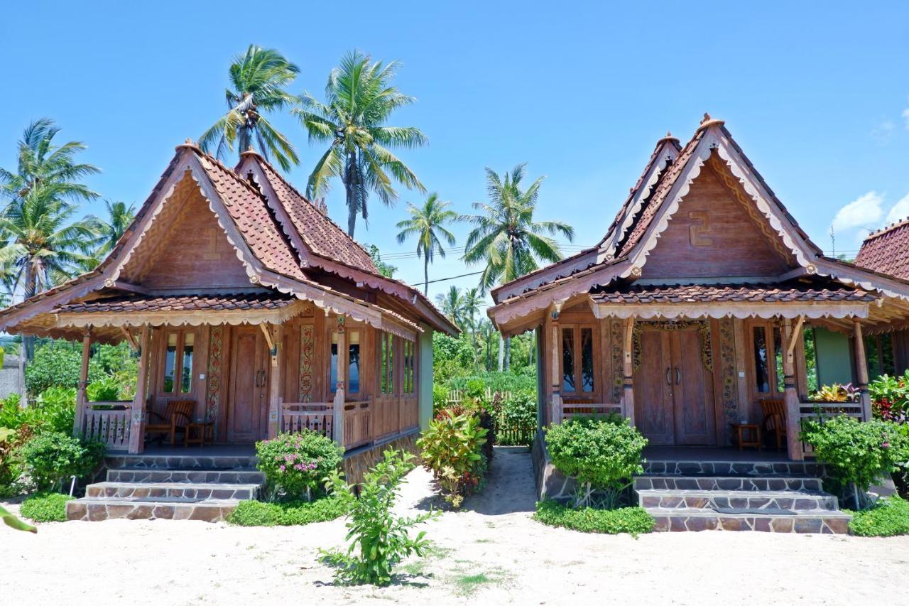 Blue Harbor Beachfront Villas & Resto Toyapakeh Exterior photo