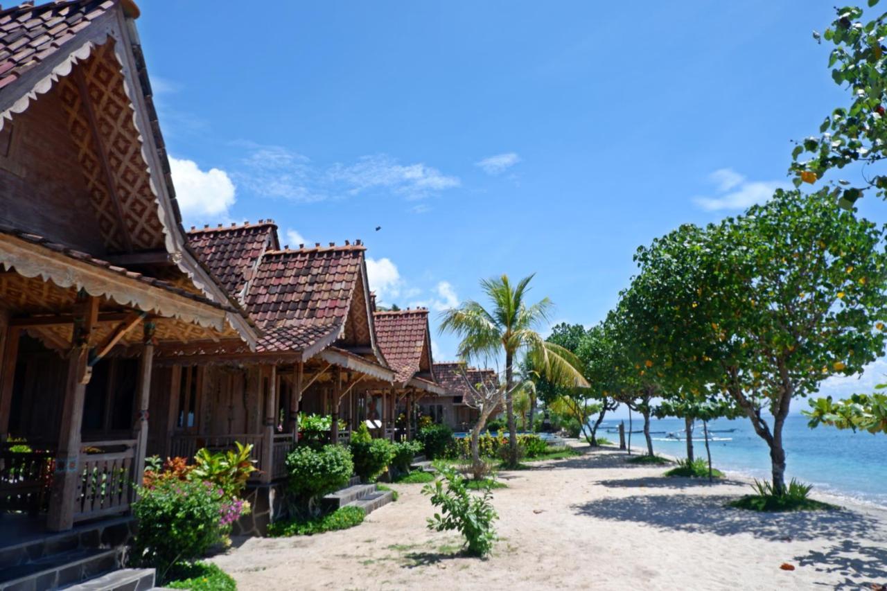 Blue Harbor Beachfront Villas & Resto Toyapakeh Exterior photo