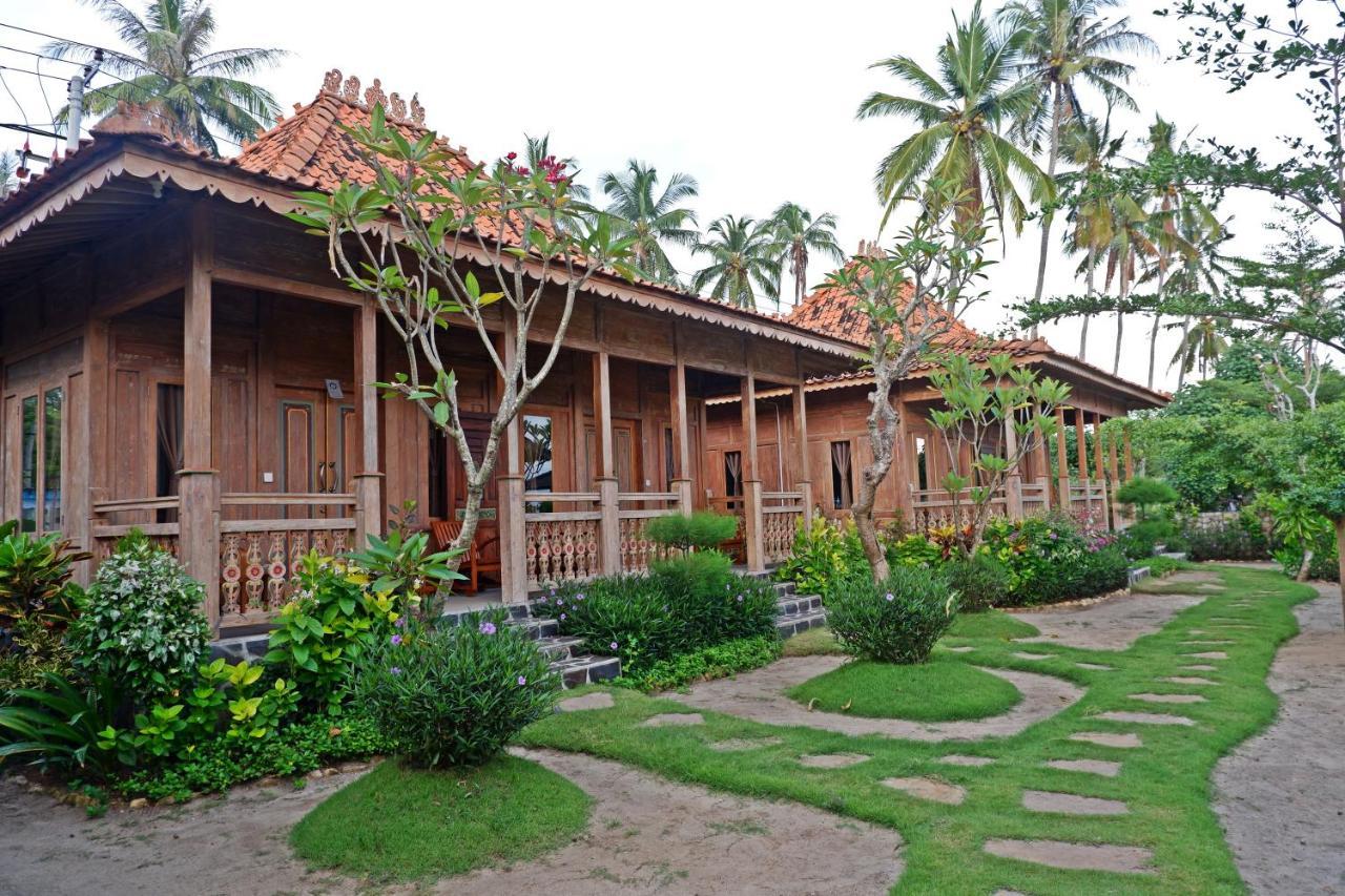 Blue Harbor Beachfront Villas & Resto Toyapakeh Exterior photo